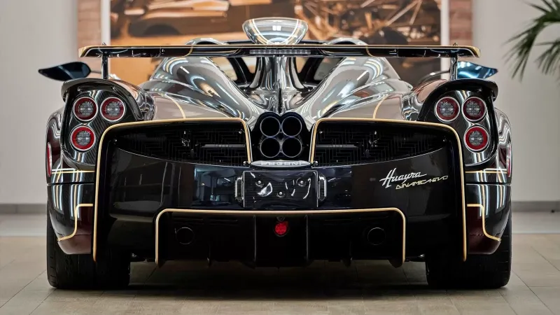 Единственный экземпляр родстера Pagani Huayra Dinamica Evo