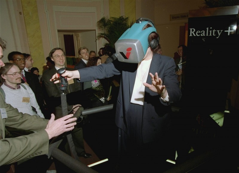 Демонстрация технологии вирутальной реальности «Reality +» на выставке Virtual Reality Systems 93 в Нью-Йорке, 16 марта 1993 год