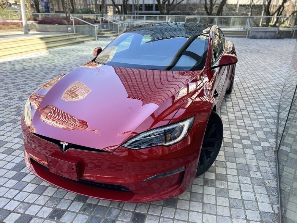 Хакерам удалось взломать Tesla Model 3