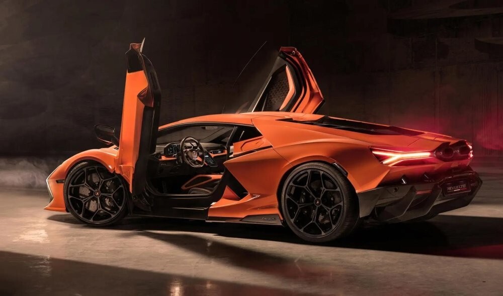 Lamborghini представила гиперкар Revuelto с мощностью 1015 л.с.