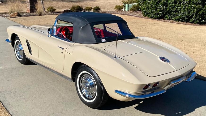 Chevrolet Corvette 1962 уронили с автовоза