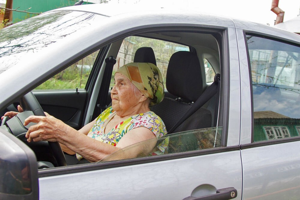 Пенсионерам могут запретить управлять автомобилем