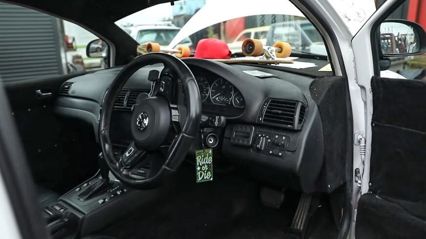 VW Жук превратили в пикап на базе BMW