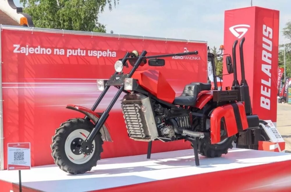 Белорусы скрестили трактор и мотоцикл