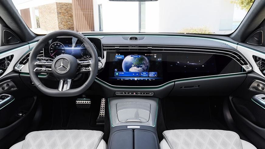 Mercedes-Benz представил новый технологичный универсал E-класса с Angry Birds внутри