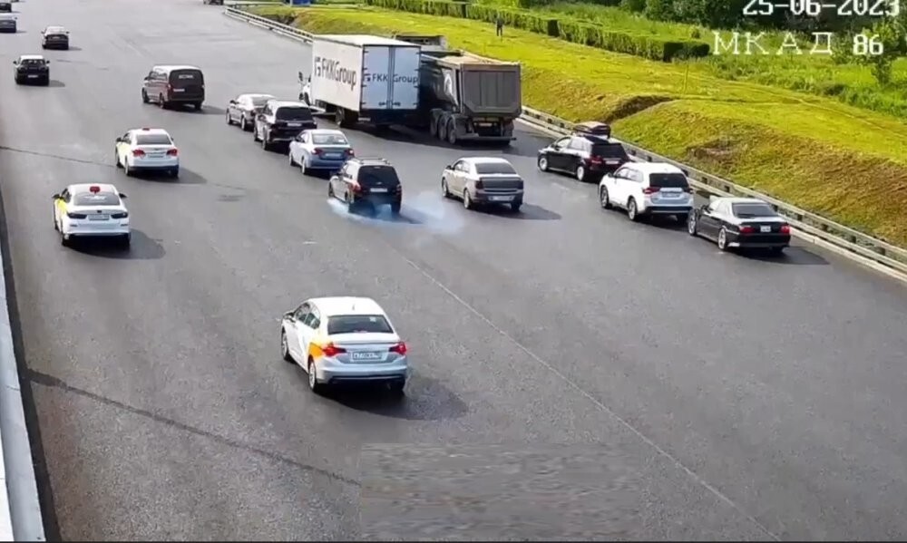 Массовая авария на МКАД из-за уток, переходивших дорогу