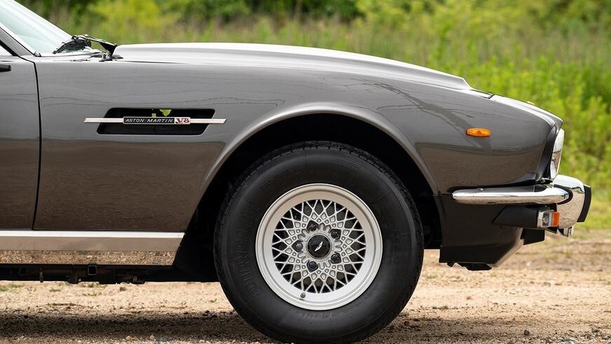 Aston Martin Джеймса Бонда с реактивным двигателем выставят на аукцион