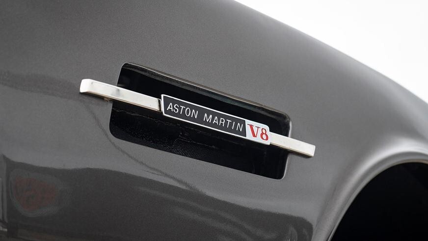 Aston Martin Джеймса Бонда с реактивным двигателем выставят на аукцион