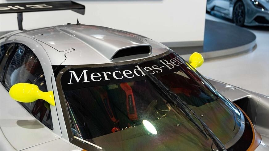Гоночный Mercedes-Benz CLK LM с допуском к дорогам общего пользования выставили на продажу