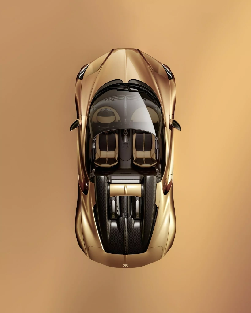 Как сделать Bugatti Mistral ещё заметнее и дороже? Правильно - сделать его золотистым!