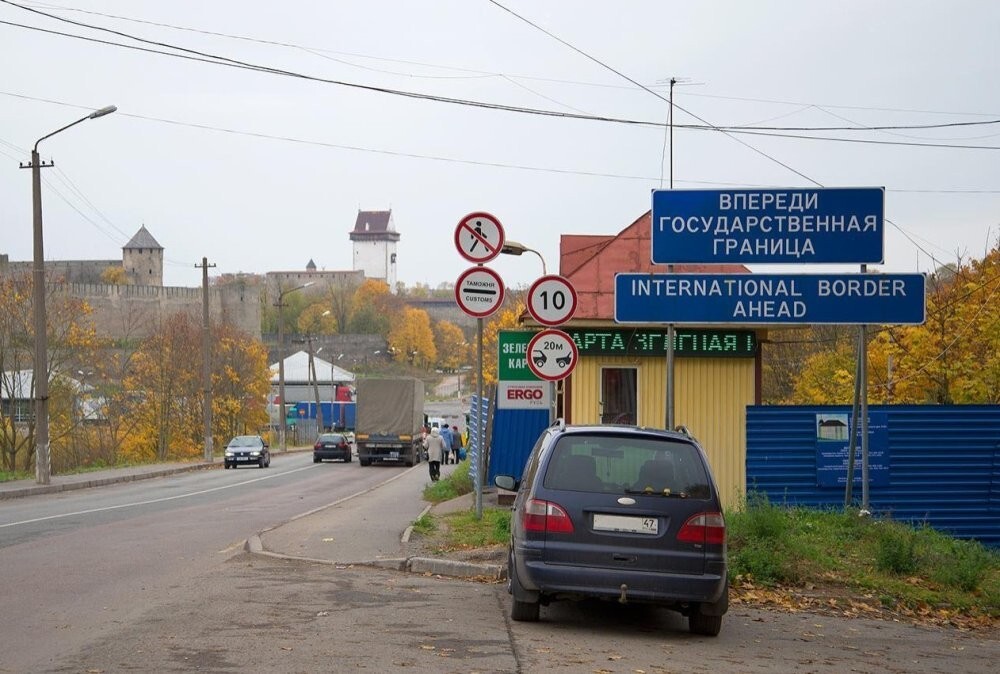 Эстония и Литва закрыли въезд для автомобилей с российскими номерами