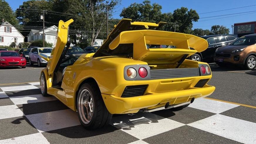 Старый Pontiac Fiero превратили в копию Lamborghini Diablo и выставили на продажу за 30 000 $