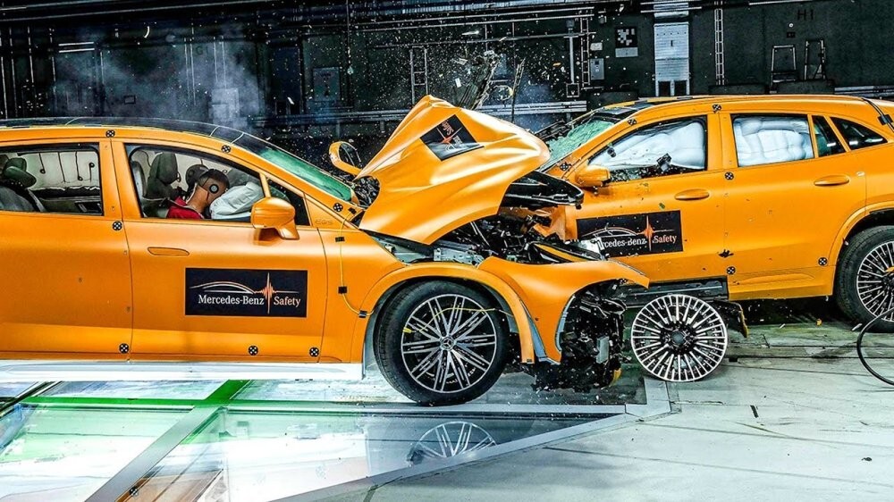 Краш-тест двух электромобилей Mercedes