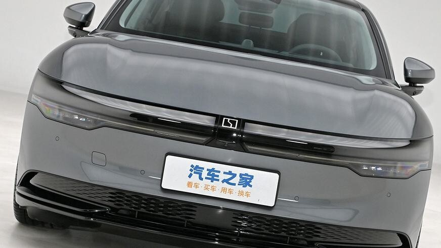 Zeekr 007 окончательно рассекретили на китайском автосалоне