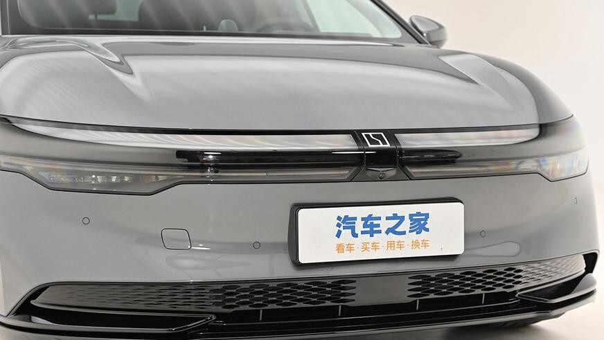 Zeekr 007 окончательно рассекретили на китайском автосалоне