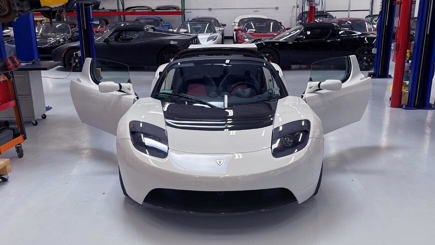Новую Tesla Roadster 2010 года выставили на аукцион