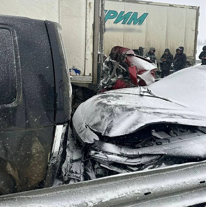 Последствия массовой аварии на трассе М4, где столкнулись 29 автомобилей
