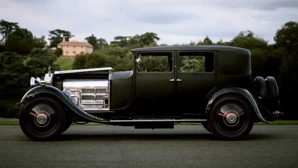 Раритетный 95-летний Rolls-Royce Phantom II превратили в электрокар