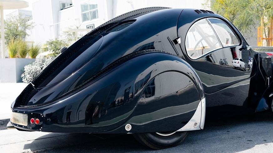 С молотка уйдёт детальная копия бесследно исчезнувшей модели Bugatti Type 57 SC Atlantic