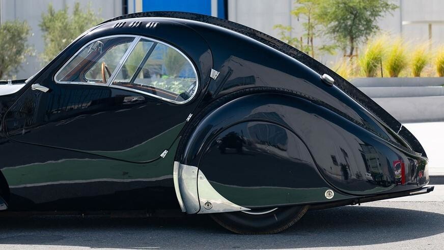 С молотка уйдёт детальная копия бесследно исчезнувшей модели Bugatti Type 57 SC Atlantic