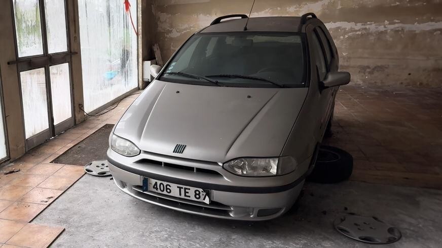 Во Франции нашли заброшенный автосалон Peugeot