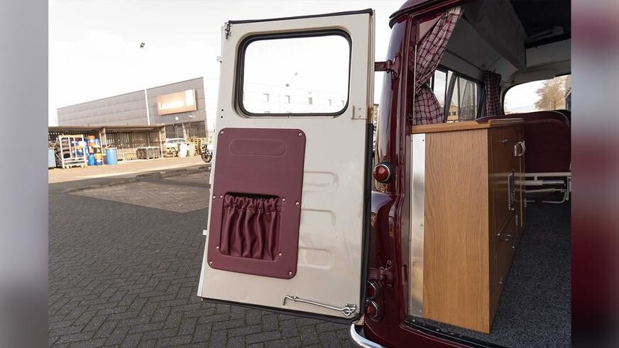 Раритетный микроавтобус-кемпер выставили на продажу в Нидерландах