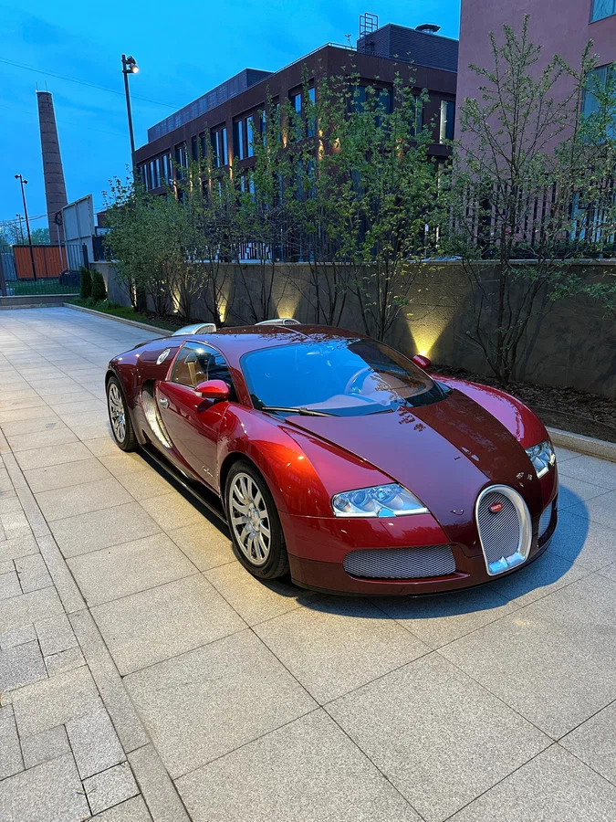 Гиперкар Bugatti Veyron 2007 года выставили на продажу в Москве