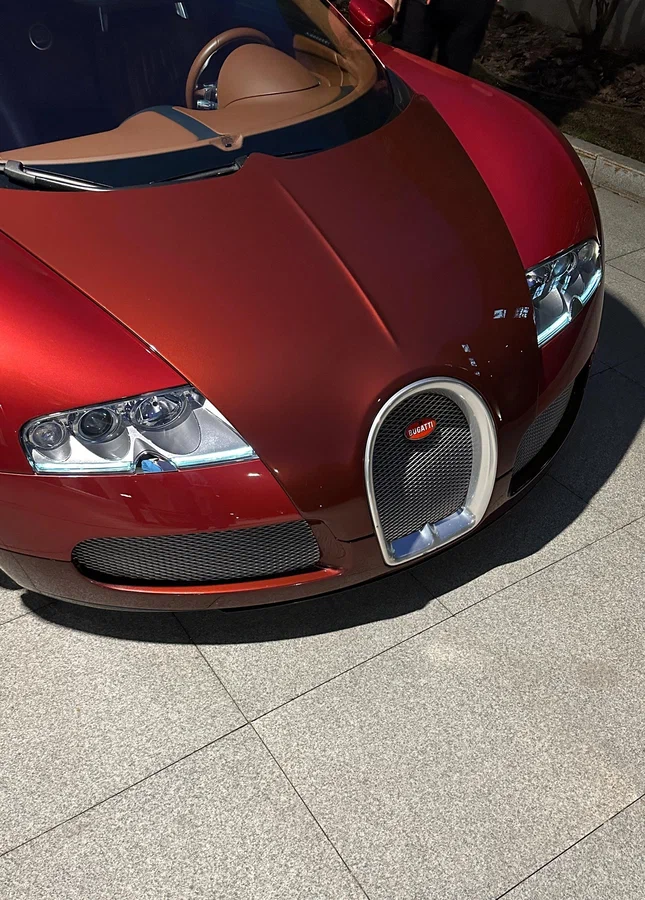 Гиперкар Bugatti Veyron 2007 года выставили на продажу в Москве