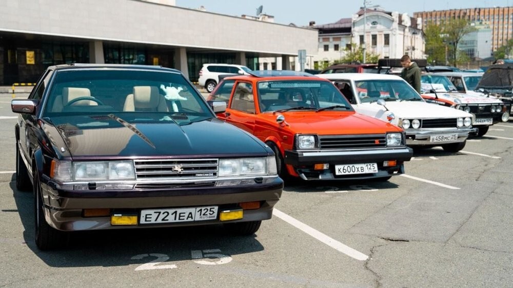 Во Владивостоке прошел слёт любителей классических праворпульных автомобилей выпущенных до 1989 года