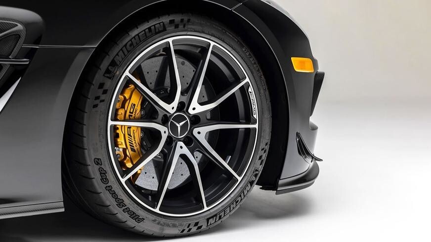 Ставки за AMG SLS Black Series подошли к миллиону долларов, но владелец передумал продавать автомобиль