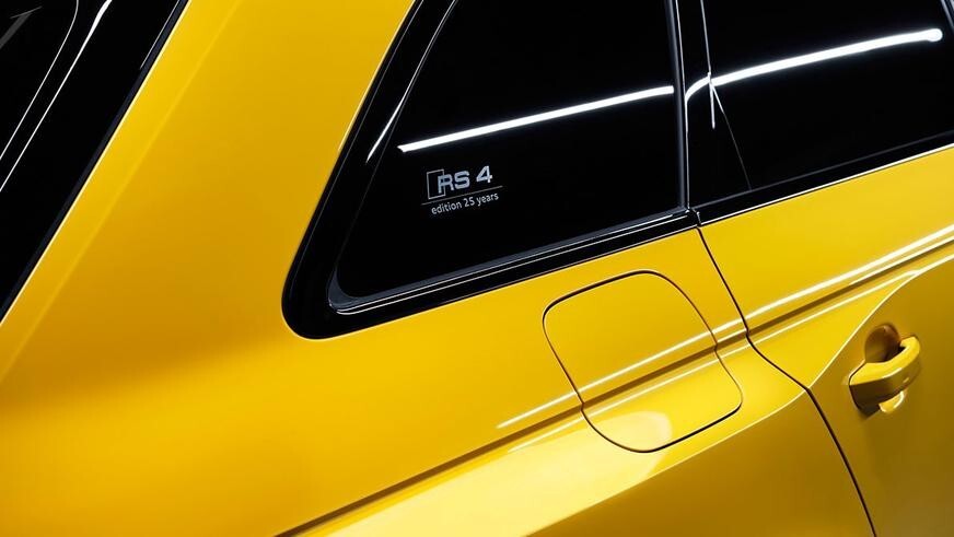 AUDI представила юбилейный лимитированный универсал Audi RS 4 Avant