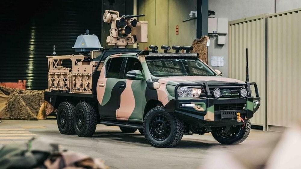 В Австралии создали шестиколёсный Toyota Hilux для военных