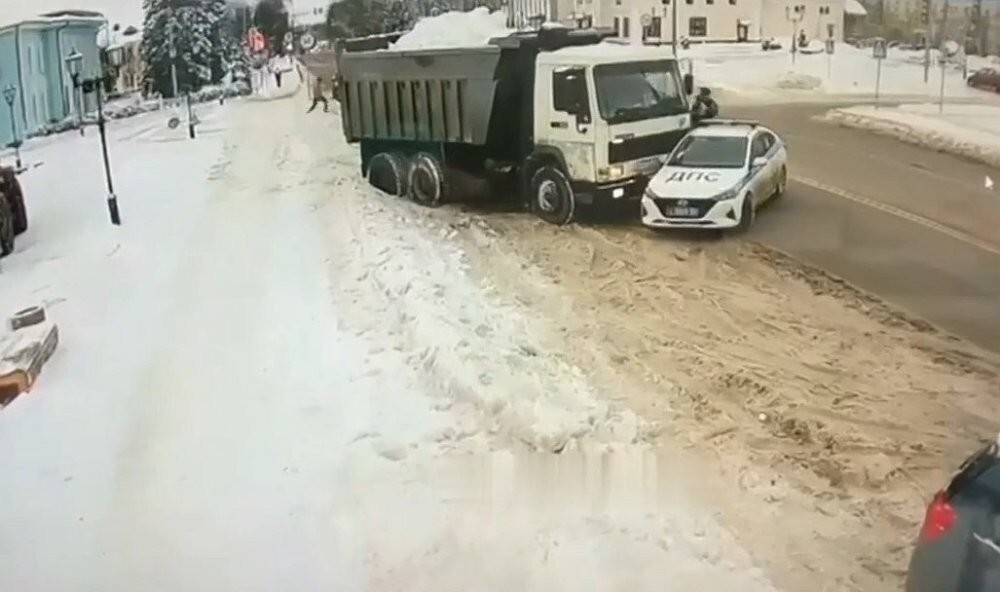 Психанул? Забодал полицейскую машину