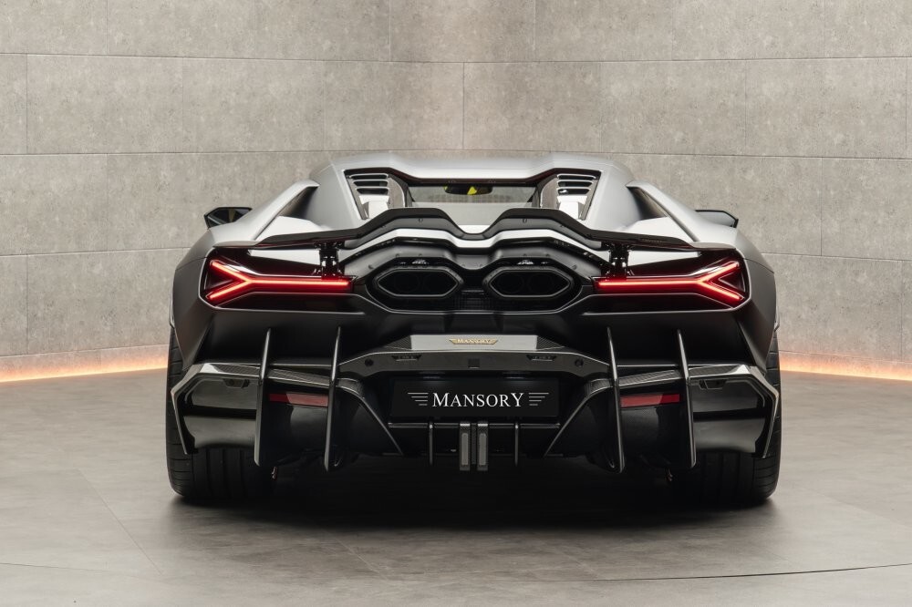 Плюс табун лошадей и много карбона. Lamborghini Revuelto получил тюнинг от Mansory