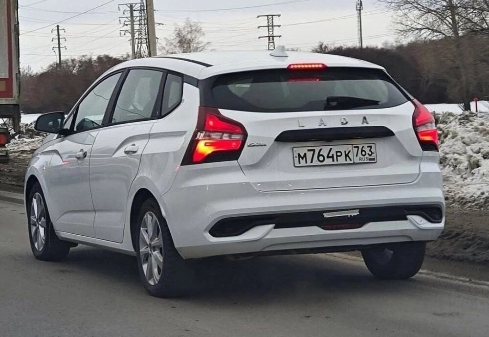 Первое фото Lada Iskra без камуфляжа. Названы новые опции, которые получит автомобиль