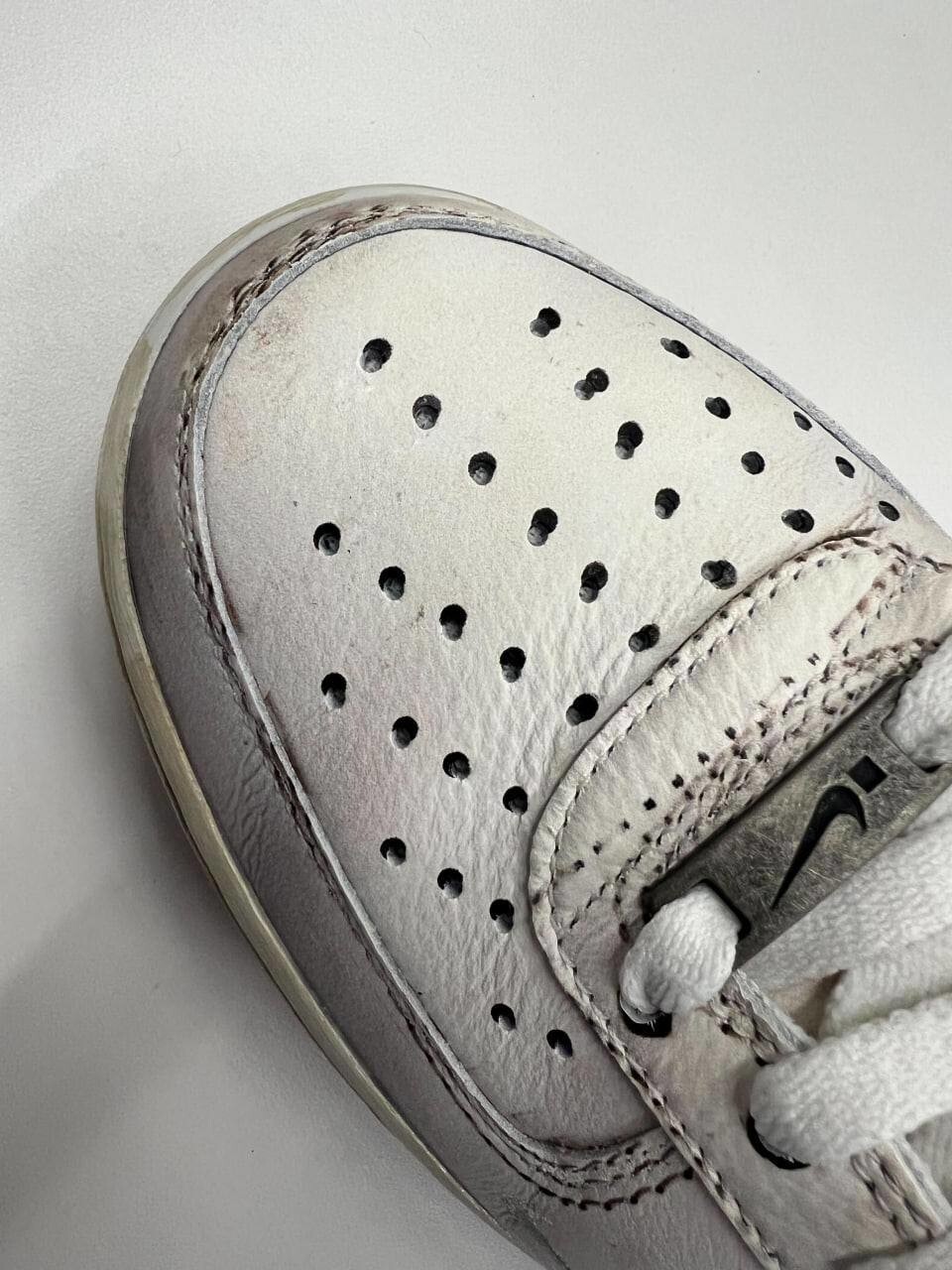 Ты теперь официально модный. Nike выпустили грязные и поношенные кроссовки за $130
