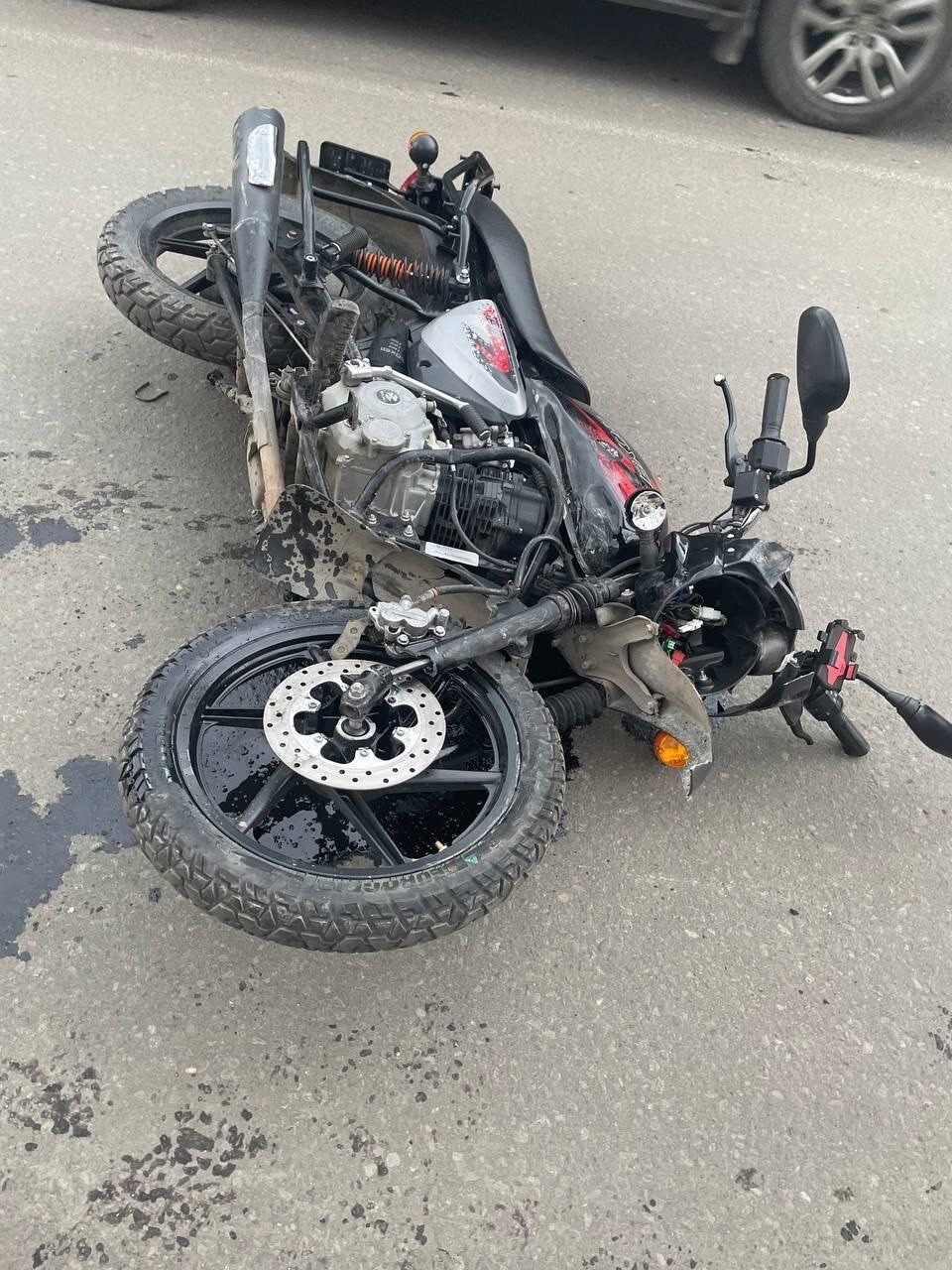 Зря она на мотоцикл села