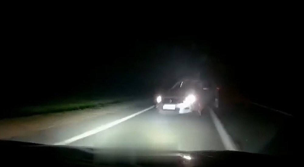 Выехал на встречную  и теперь задаёт вопросы "кто виноват?"