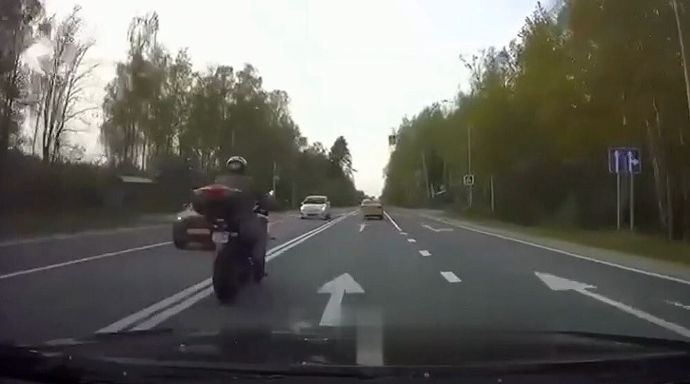 "Он умер? - да нет"