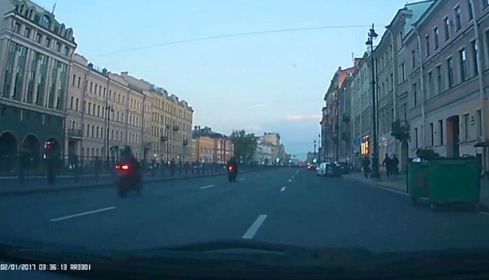 Две "боеголовки" пролетели по Санкт-Петербургу
