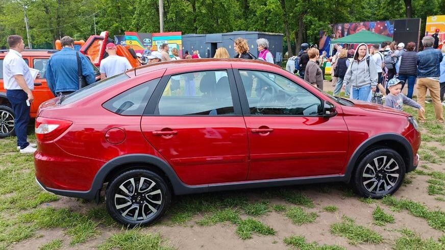 Lada Granta Active Cross показали вживую