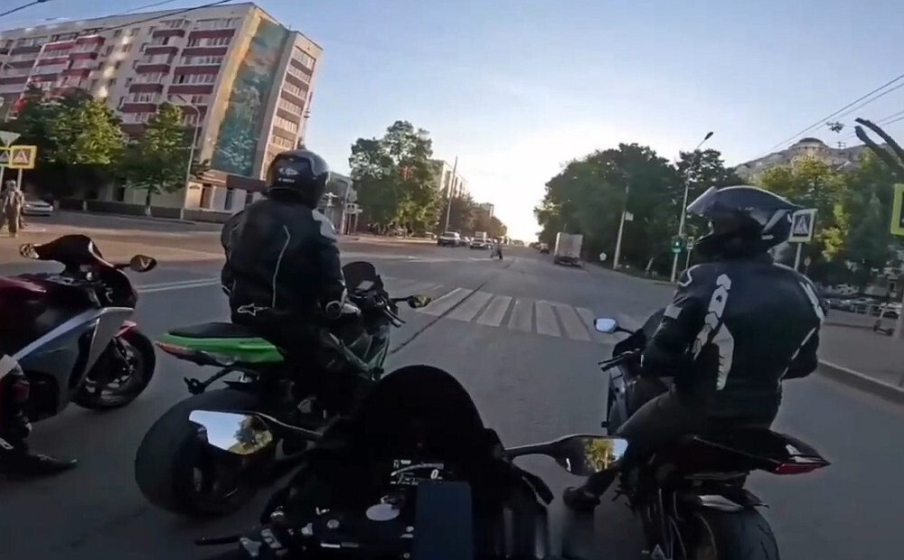На заднем колесе мимо сотрудников ДПС... и чем это обернулось