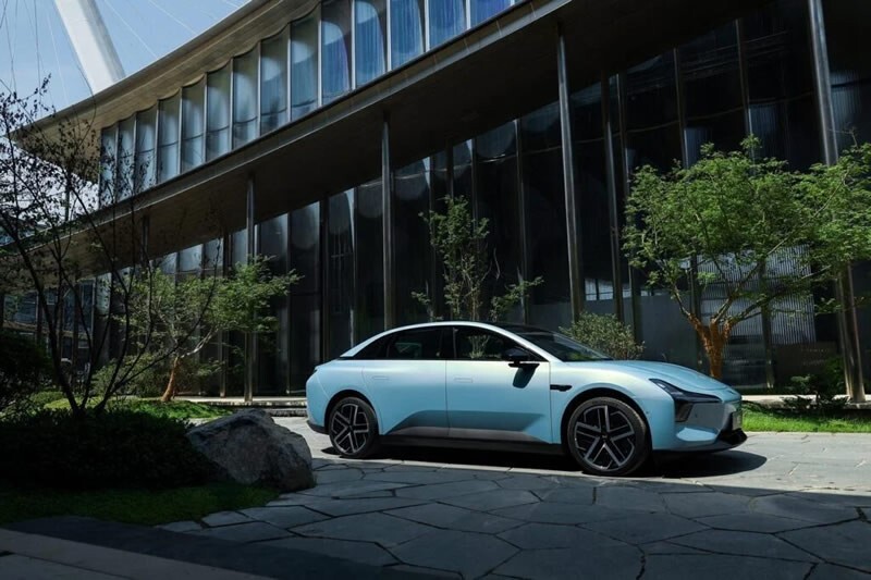 Китайцы выпустили электромобиль с бесплатным автопилотом по цене LADA Vesta