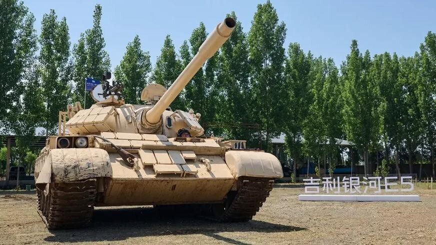 Аккумулятор электромобиля Geely E5 попытались раздавить танком