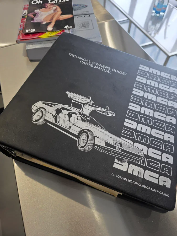В Санкт-Петербурге на продажу выставили культовый автомобиль DeLorean DMC-12
