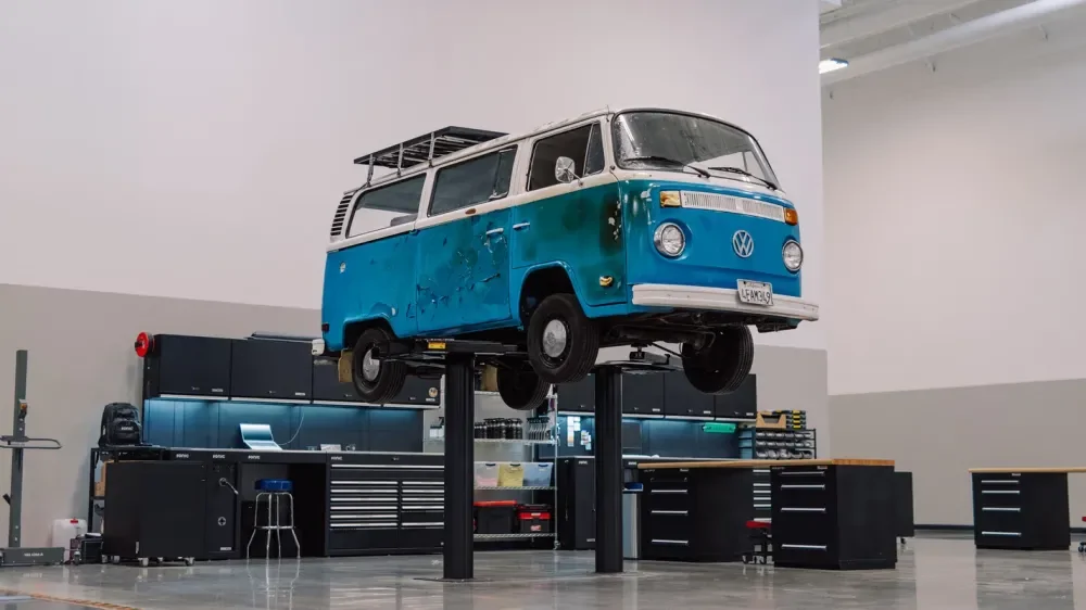 Volkswagen восстановит знаменитый микроавтобус переживший калифорнийский пожар
