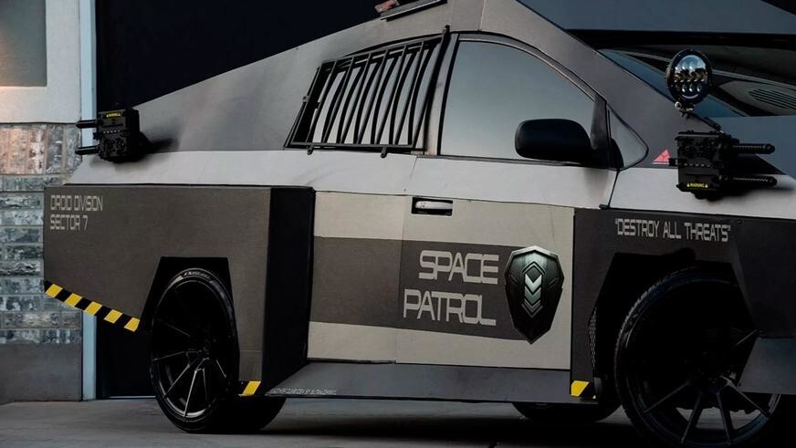 Toyota Prius превратили в копию Cybertruck в США