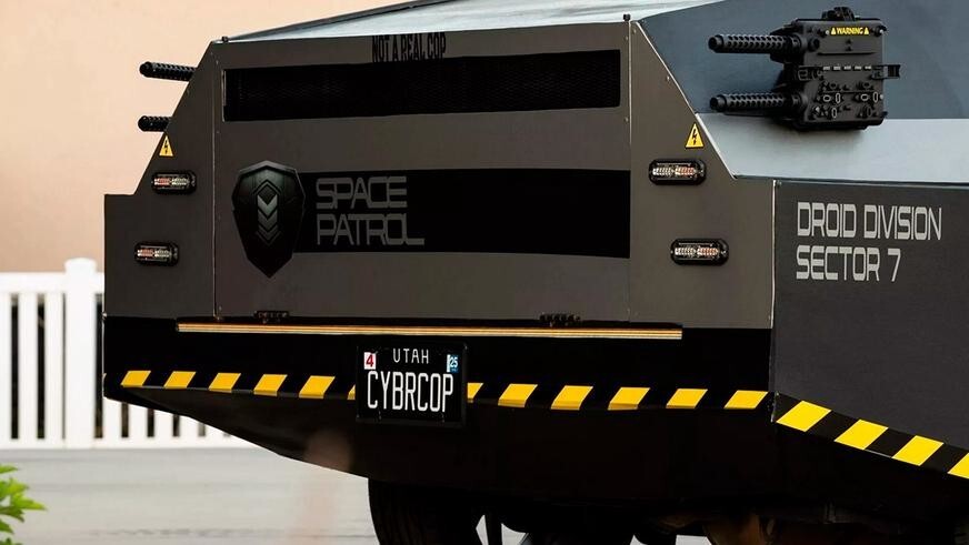 Toyota Prius превратили в копию Cybertruck в США