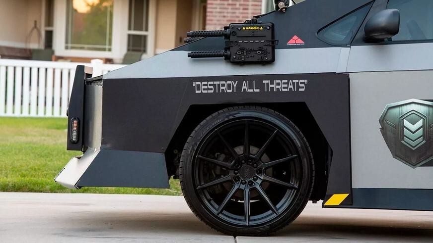 Toyota Prius превратили в копию Cybertruck в США