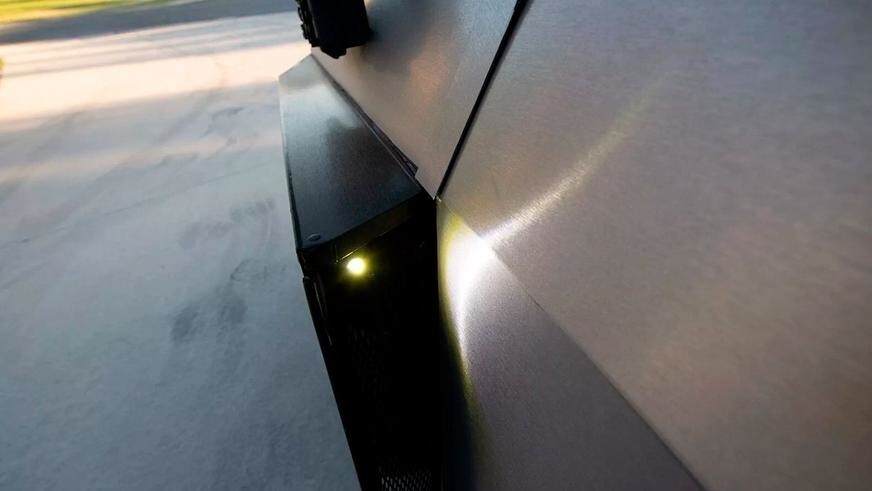 Toyota Prius превратили в копию Cybertruck в США
